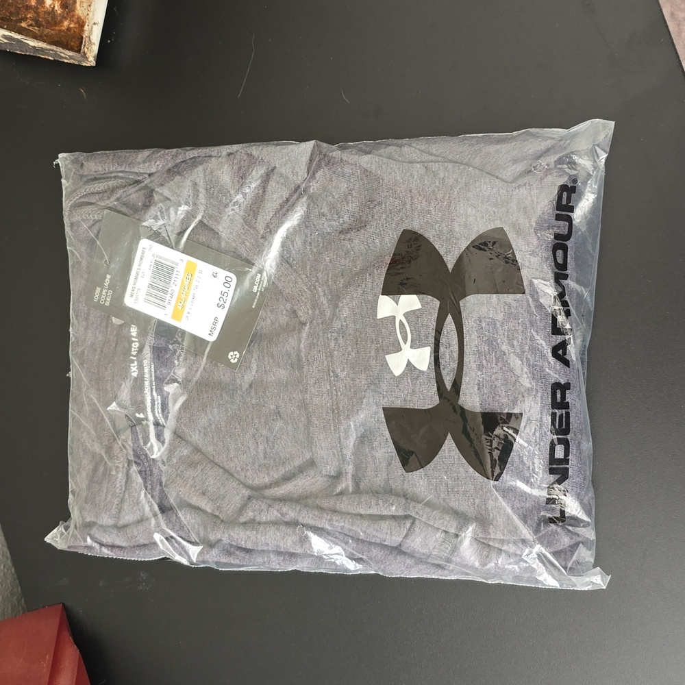 Under Armour T-shirt